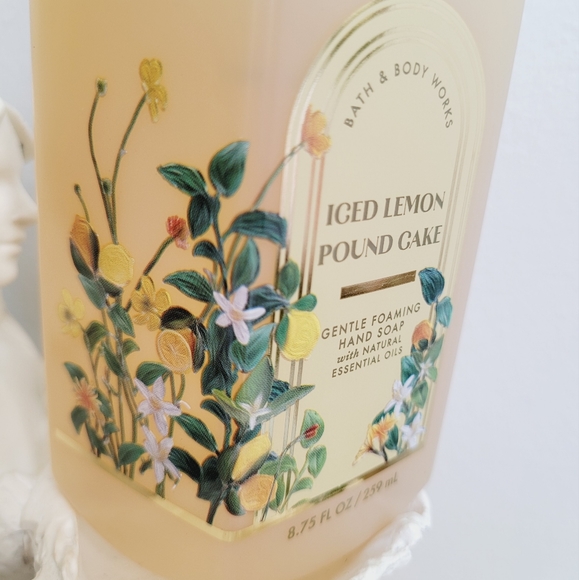 Sweet Berries Blooms & Iced Lemon Pound Cake Bath & Body Works Hand Soap Set NWT - Picture 3 of 9